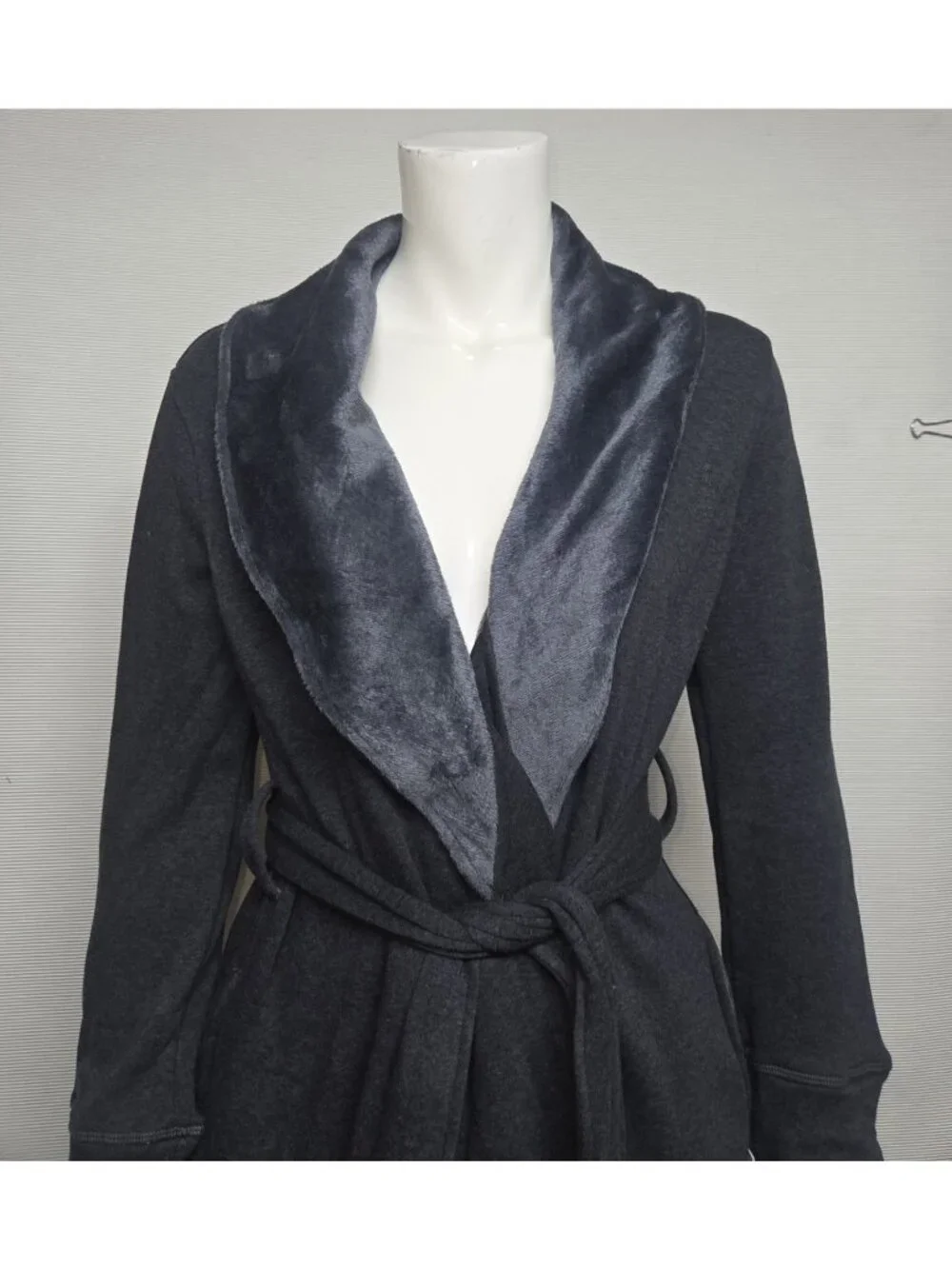 UGG Duffield Black Bear Heather Robe Womens Size Xsmall. New with tag